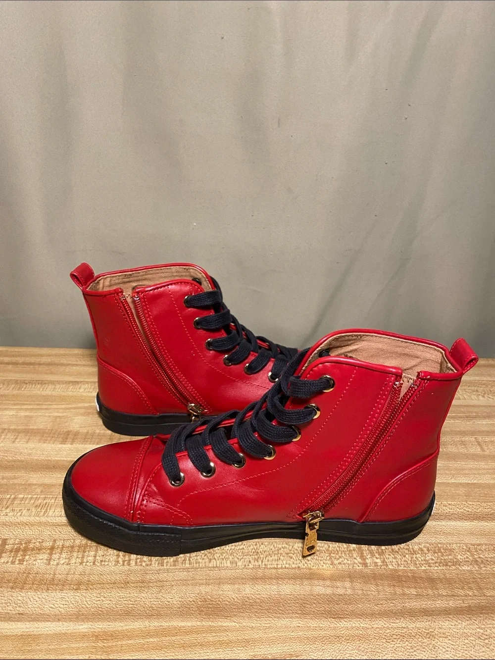 Love Moschino  Gold Heart Red Black Side Zip Hi top sneakers size 36/US 6 Women